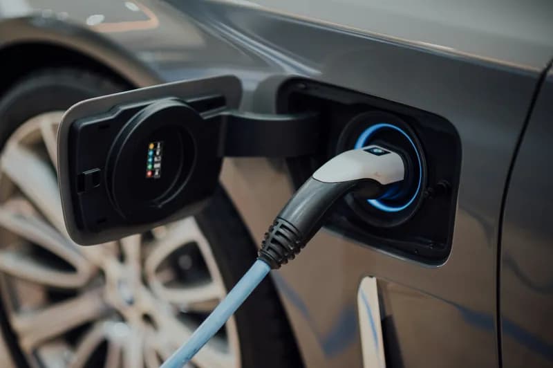 România, un pas uriaș pentru EV: Lege revoluționară pentru stațiile de încărcare