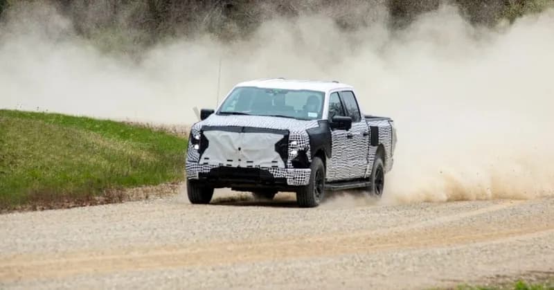 Ford a fost surprins în trafic cu noul pickup electric de 30.000 de dolari, lansare în 2027!