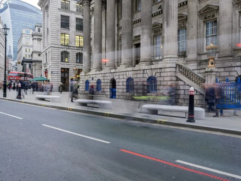 AI Leads to Sharp Decline in London Finance Analyst Jobs