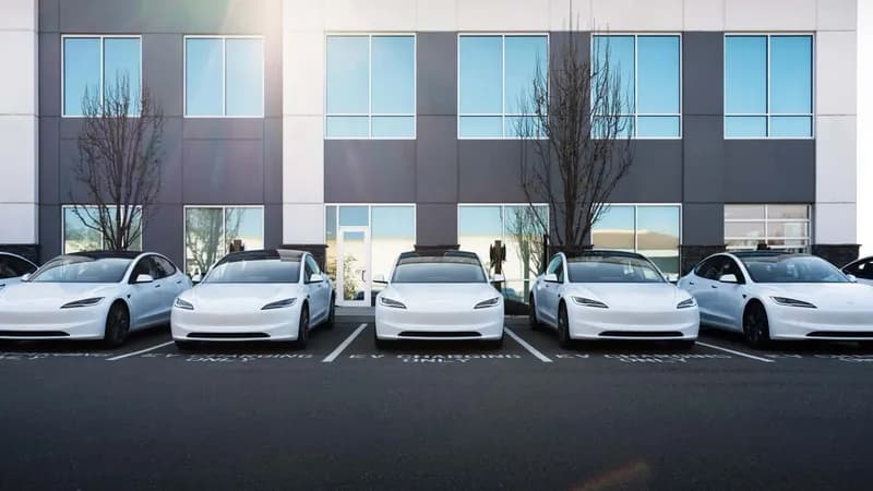 Tesla redevine lider mondial în domeniul vehiculelor electrice, pe fondul scăderii vânzărilor BYD