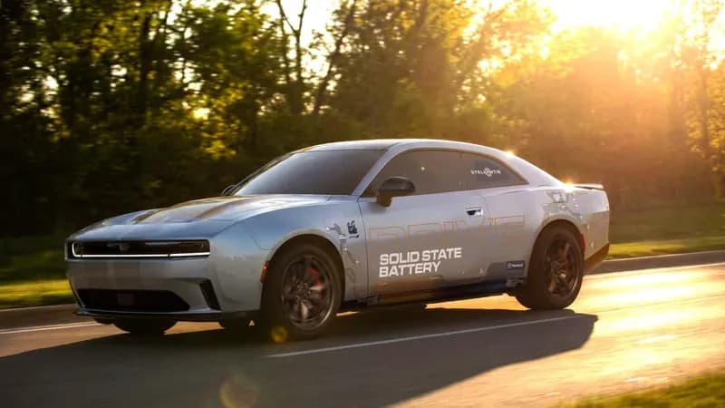 Prototipul Dodge Charger EV testează tehnologia bateriilor semi-solid-state