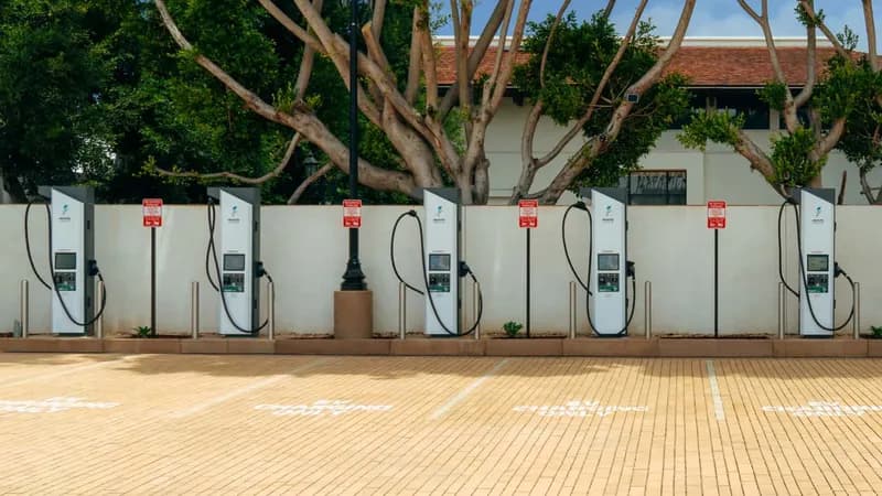 Electrify America lansează stații de încărcare EV de generație nouă cu baterii de capacitate mare