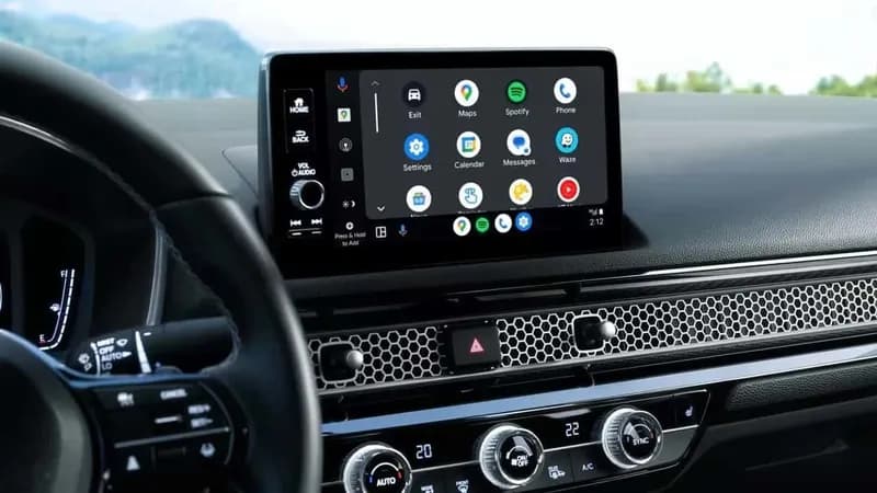 Calitatea ecranelor infotainment din mașinile electrice scade, spun șoferii