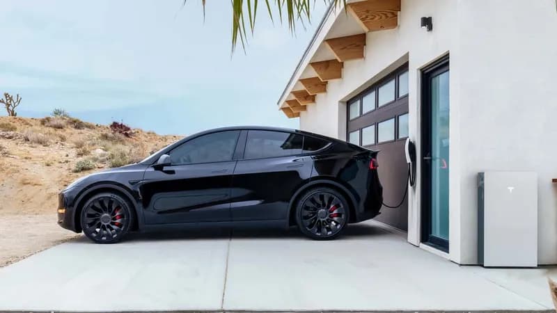 Crește numărul furturilor de baterii Tesla din fabrică