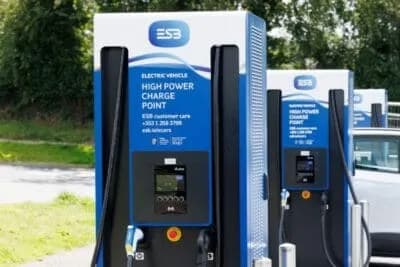 ESB eCars majorează tarifele de încărcare pentru vehicule electrice în Irlanda și Irlanda de Nord
