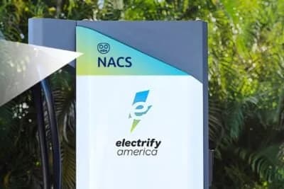 Electrify America extinde programul pilot NACS la stații-cheie de încărcare
