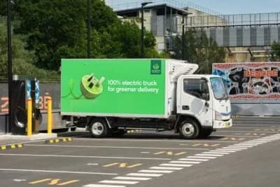 Woolworths introduce cea mai mare flotă de camioane electrice din Australia cu 148 vehicule noi