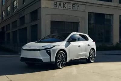 Toyota, Lexus și Subaru rechemă în service 21.000 de vehicule electrice din cauza unei defecțiuni a unității de control a bateriei