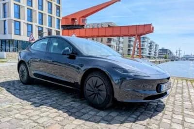 Tesla crește livrările de vehicule electrice în T2 2026 cu 25%