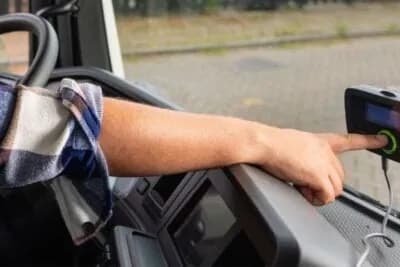 Olanda introduce o taxă nouă pe kilometru pentru camioane, inclusiv pentru cele electrice