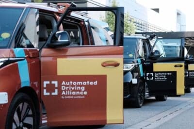 VW încheie colaborarea cu Bosch pentru condus automat, dar păstrează tehnologia SAE Nivel 2 bazată pe AI