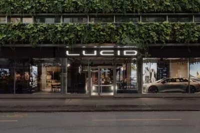 Lucid schimbă conducerea după livrarea a aproape 4.000 de vehicule electrice în trimestrul 2 din 2026