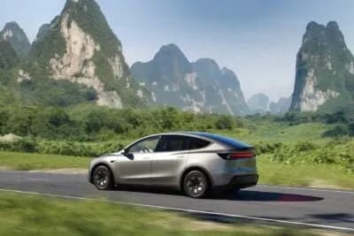 Tesla introduce în SUA Model Y L: SUV-ul cu 6 locuri și spațiu extins