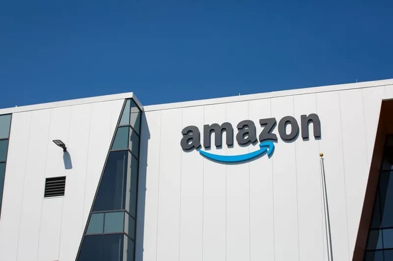 Investors Offload Tech Bonds to Clear Path for Massive Amazon Debt Offering