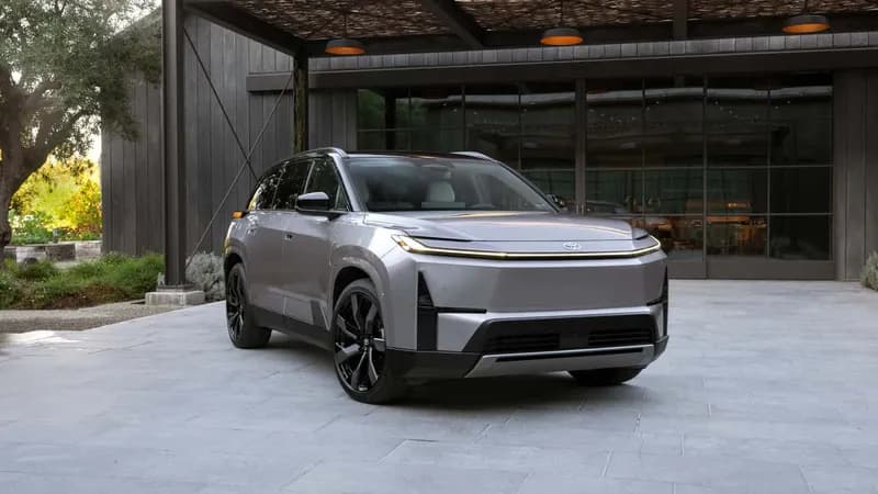 Toyota Postpones Highlander EV Launch to 2027 Amid Strong Gas Model Sales