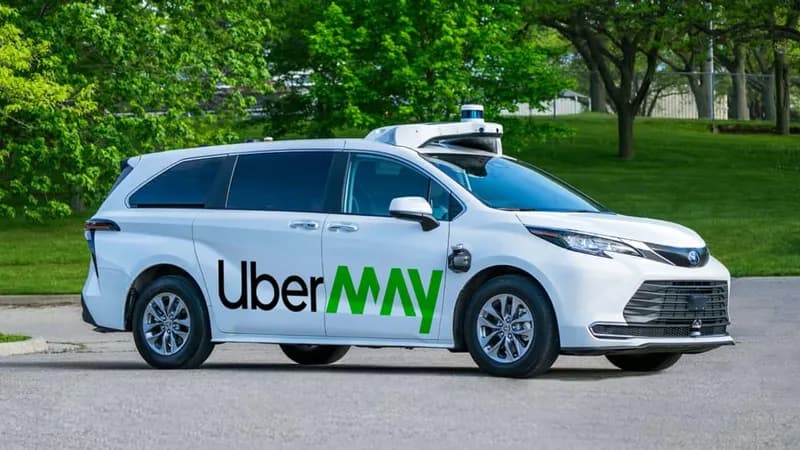 NHTSA analizează eliminarea obligativității volanului pentru robotaxiurile autonome