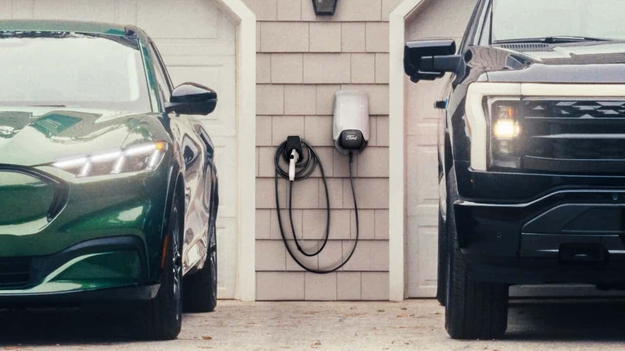 Ford prelungește oferta de stații de încărcare gratuite pentru cumpărătorii de vehicule electrice