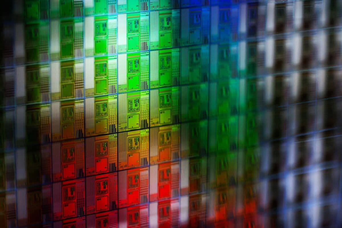 US Eases Export Restrictions on UAE for Advanced AI Chips and Satellites