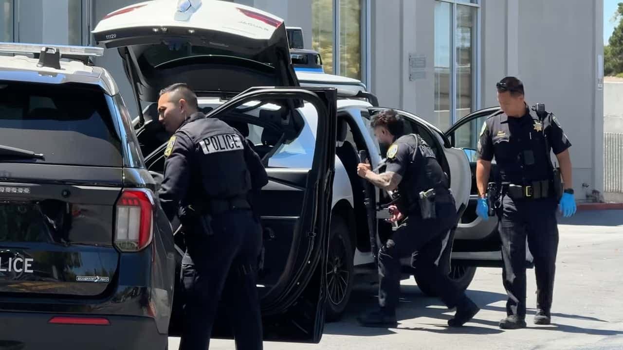 Robotaxiul Waymo a alertat autoritățile după comportamentul inadecvat al pasagerilor