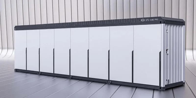 BYD Secures Massive 11.3 GWh Battery Deal for World's Largest Solar-Plus-Storage Project
