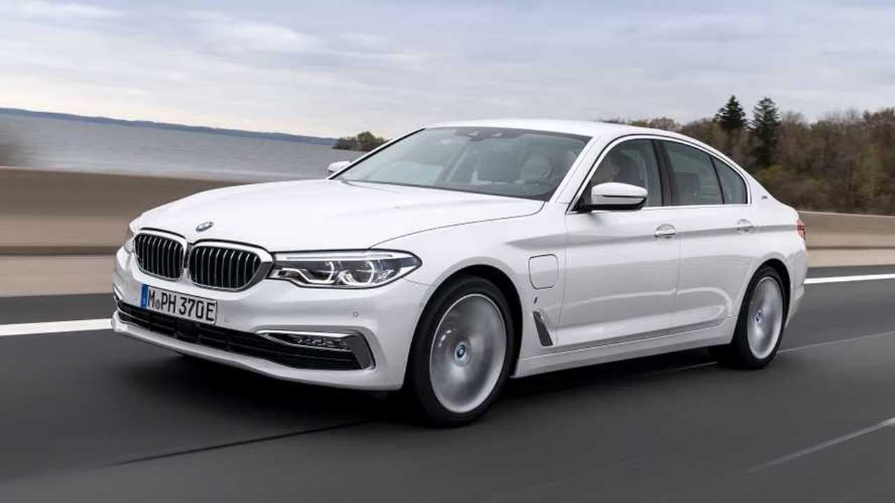 BMW recheamă în service 30.000 de modele plug-in hybrid din cauza riscului de incendiu la motor
