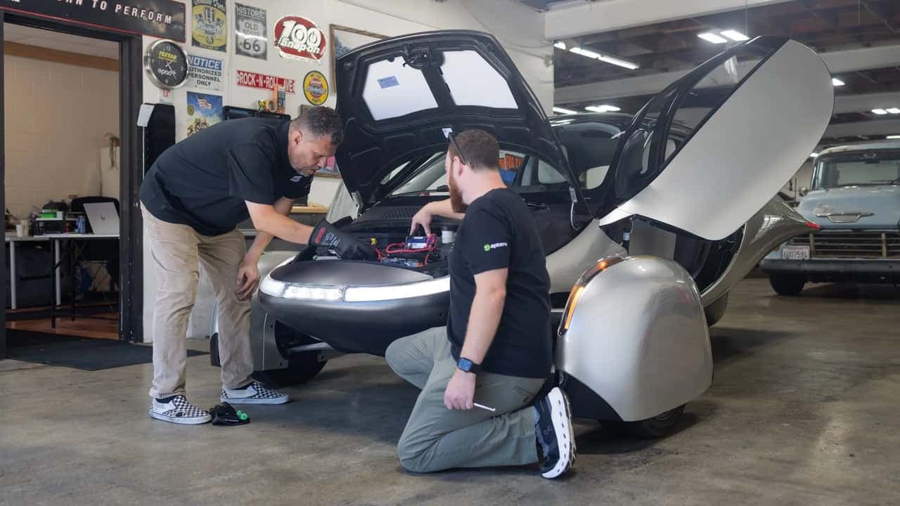 Aptera evită rețelele tradiționale de service pentru un nou model de suport dedicat vehiculelor solare
