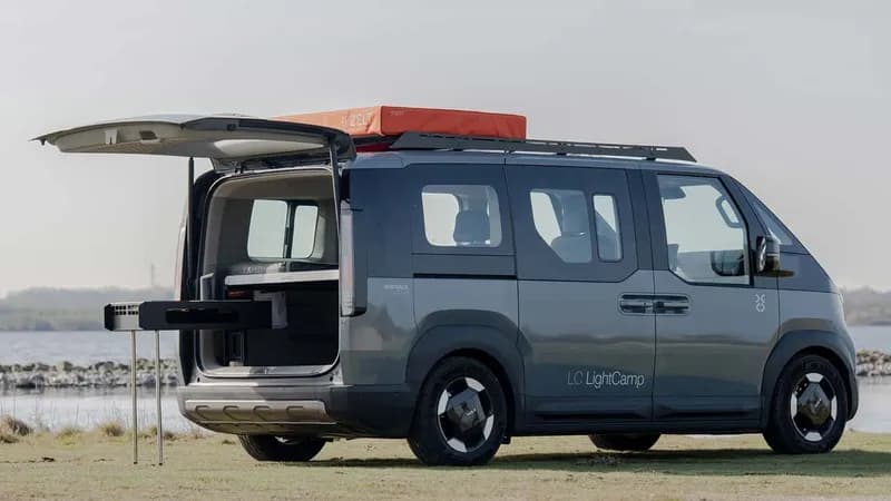 Kia PV5 LightCamp: Vanul electric compact care oferă surprinzător patru locuri de dormit