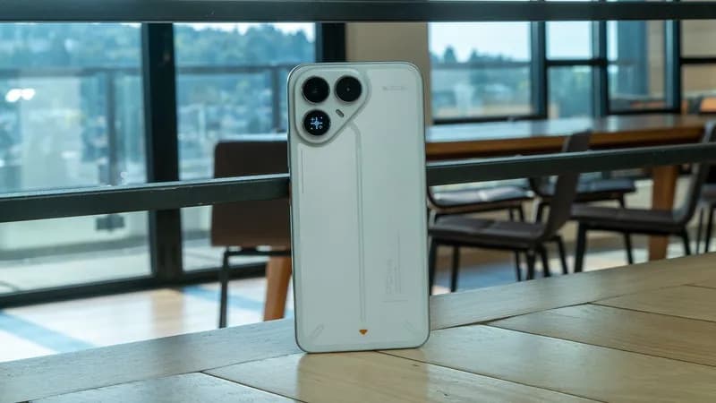 Tecno lansează Pova 8 5G: Design transparent și o baterie robustă