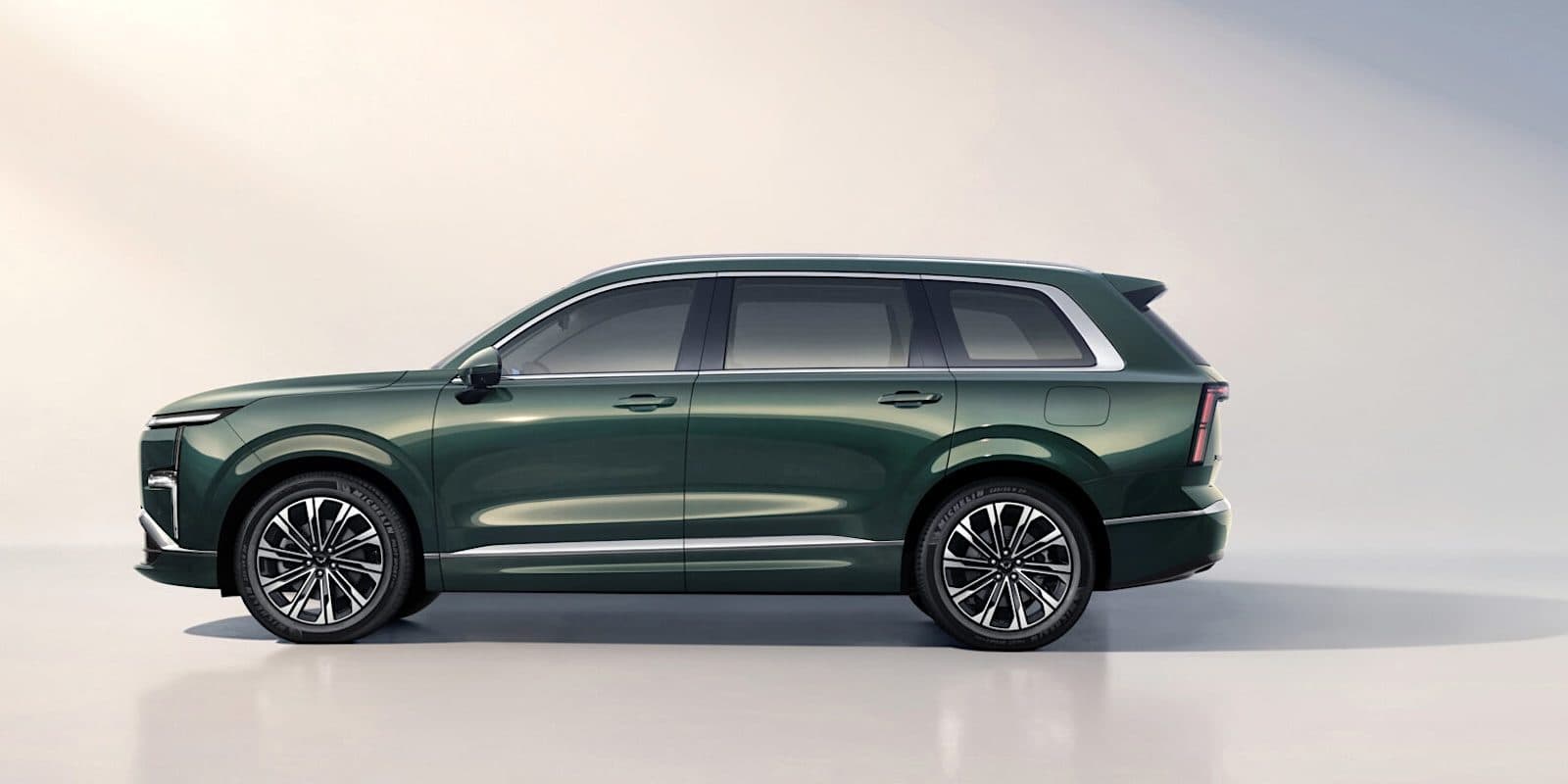 Noul GM Starlight L PHEV: Un SUV cu autonomie extinsă creat pentru publicul larg
