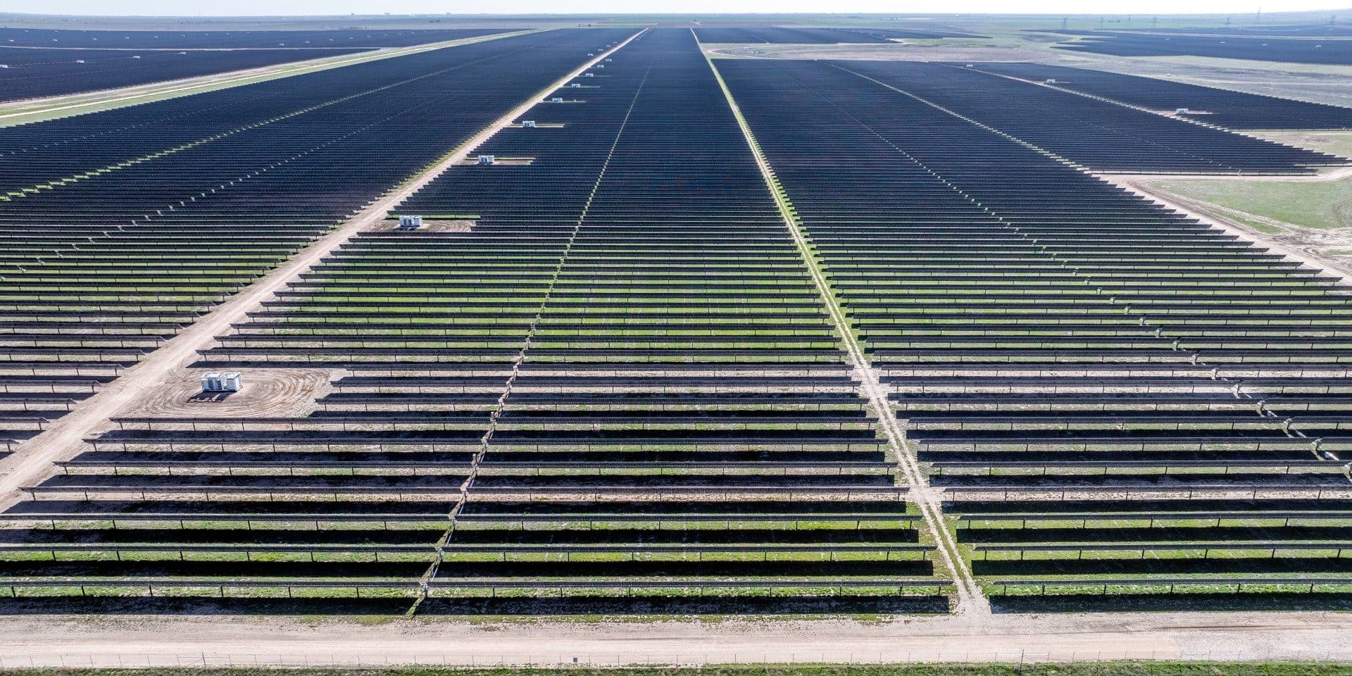 Energia solară depășește cărbunele și energia eoliană în producția lunară de electricitate din SUA