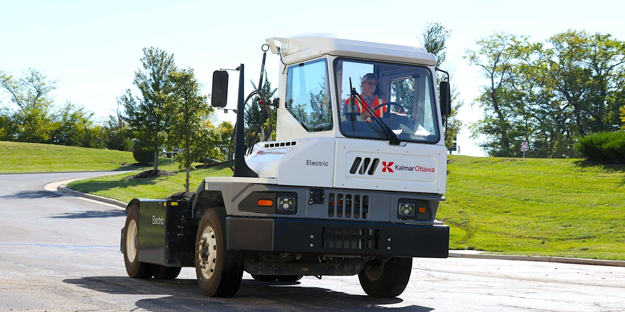 Kalmar Ottawa Deploys Electric T2 Yard Trucks to Canadian Logistics Fleets