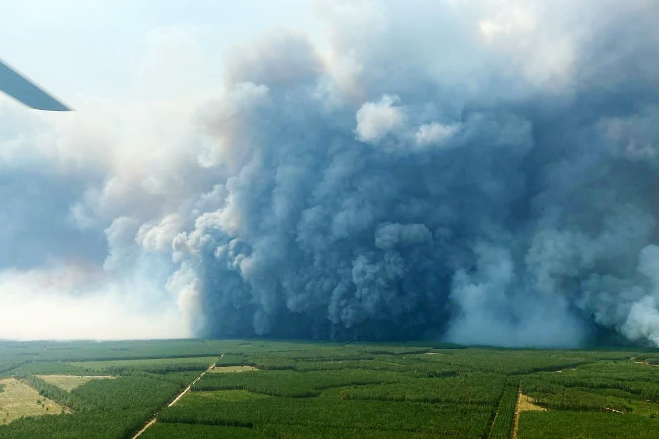 Nori de foc fără precedent intensifică incendiile de vegetație din Franța