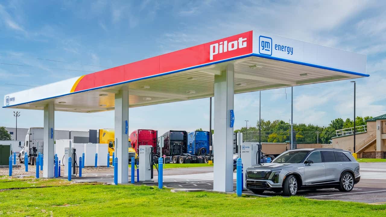 Pilot, GM, and EVgo Hit 300 EV Charging Stations Milestone