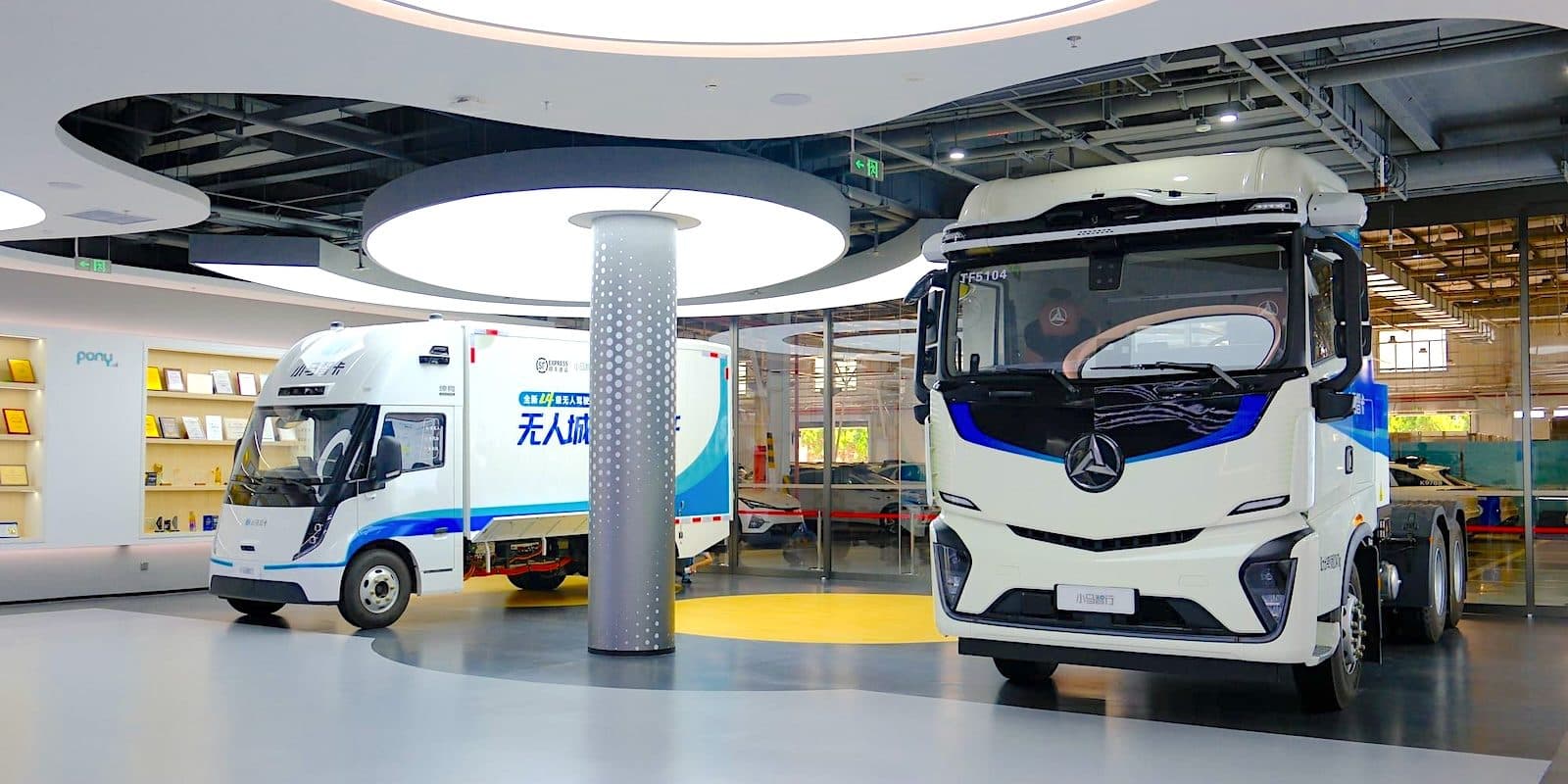 Pony.ai Conduce Schimbarea: 100.000 Camioane Electrice Autonome până în 2030?