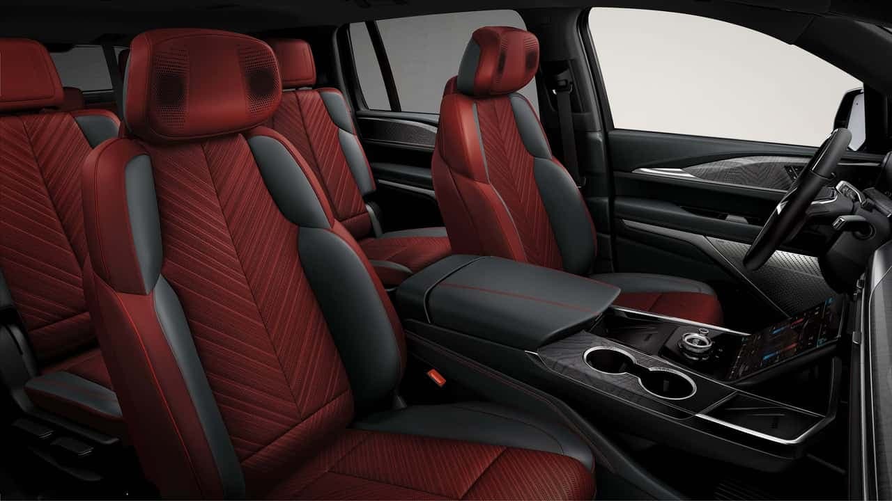 Cadillac lansează programul de personalizare „Curated by Cadillac” pentru Escalade IQ