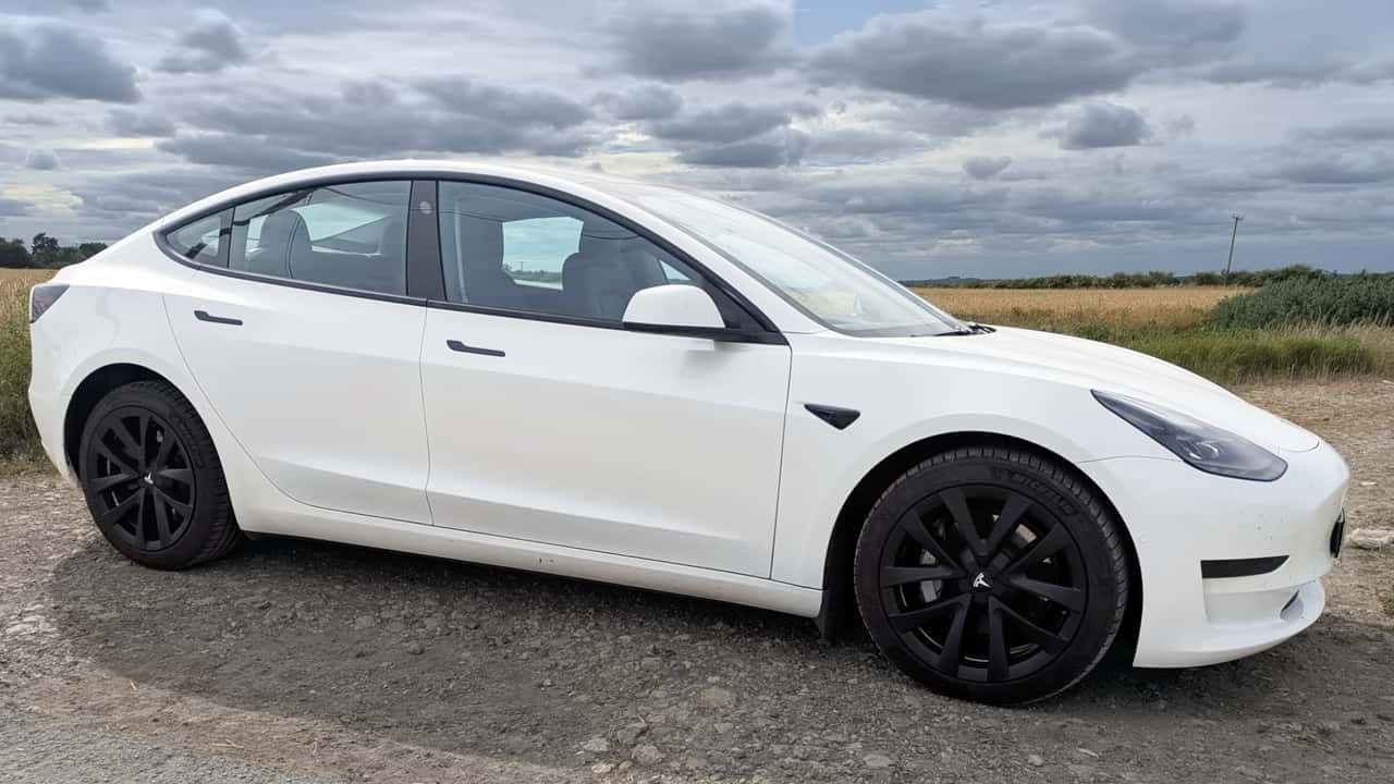 Tesla Model 3 rezistă la 78.000 de mile cu 92% capacitate a bateriei