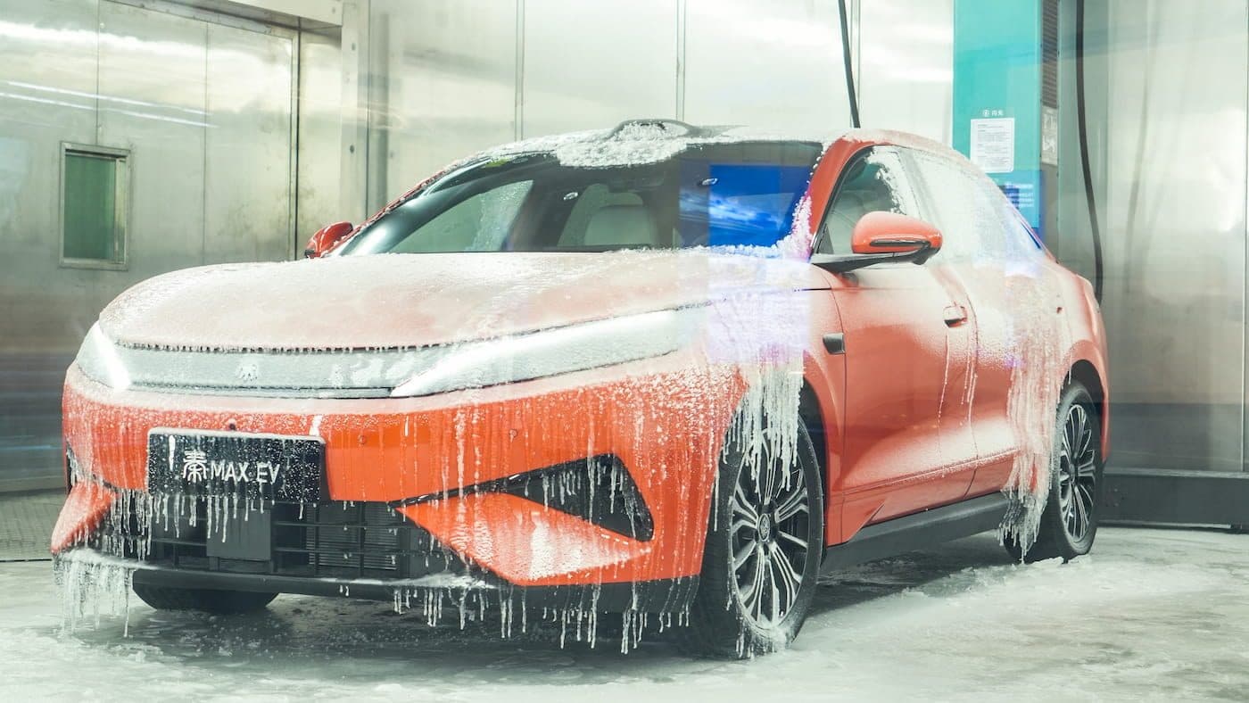 BYD Qin Max EV lansat la jumătate din prețul unui Tesla Model 3