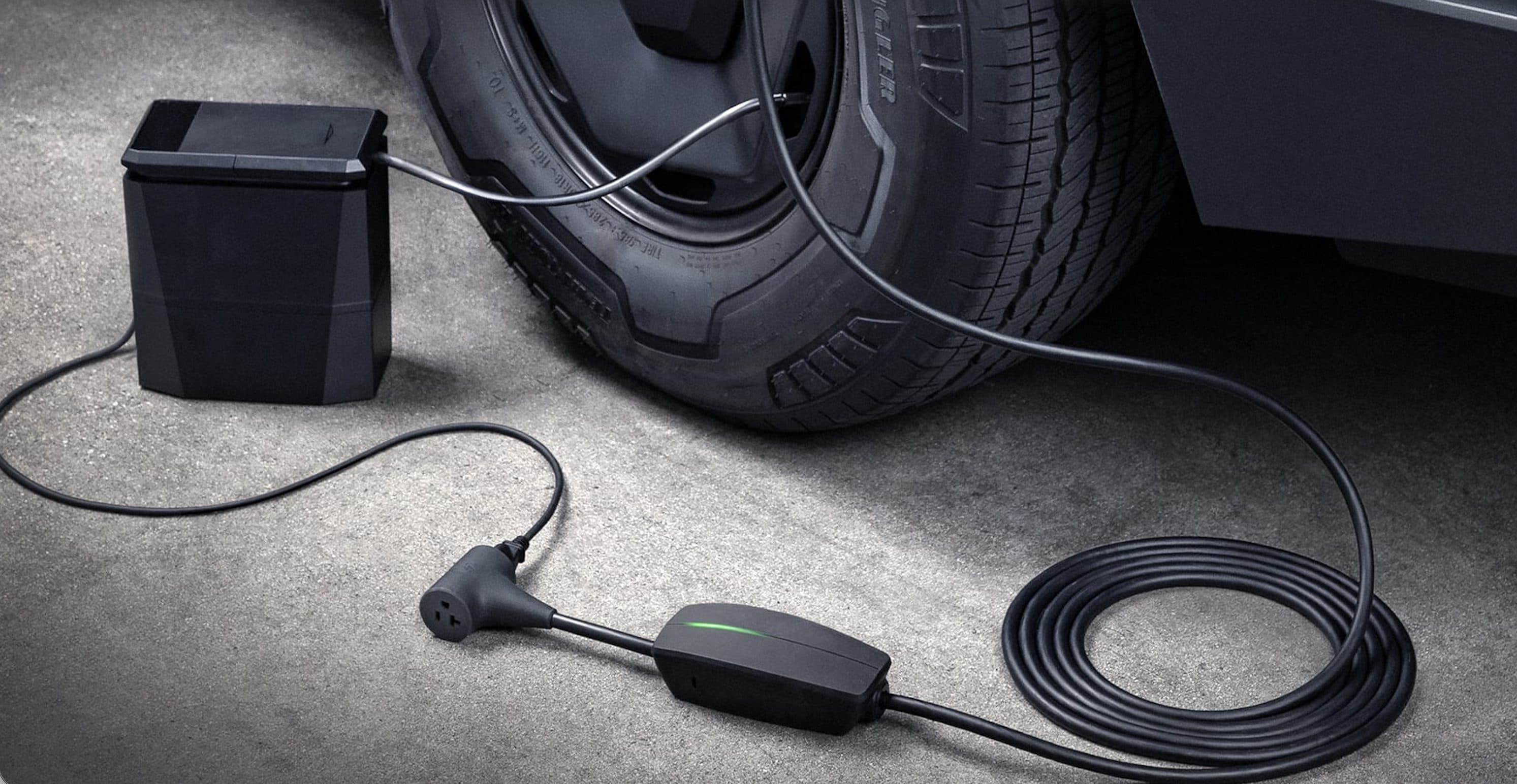 Tesla Model Y Premium primește funcție de 2,4 kW pentru alimentarea dispozitivelor externe