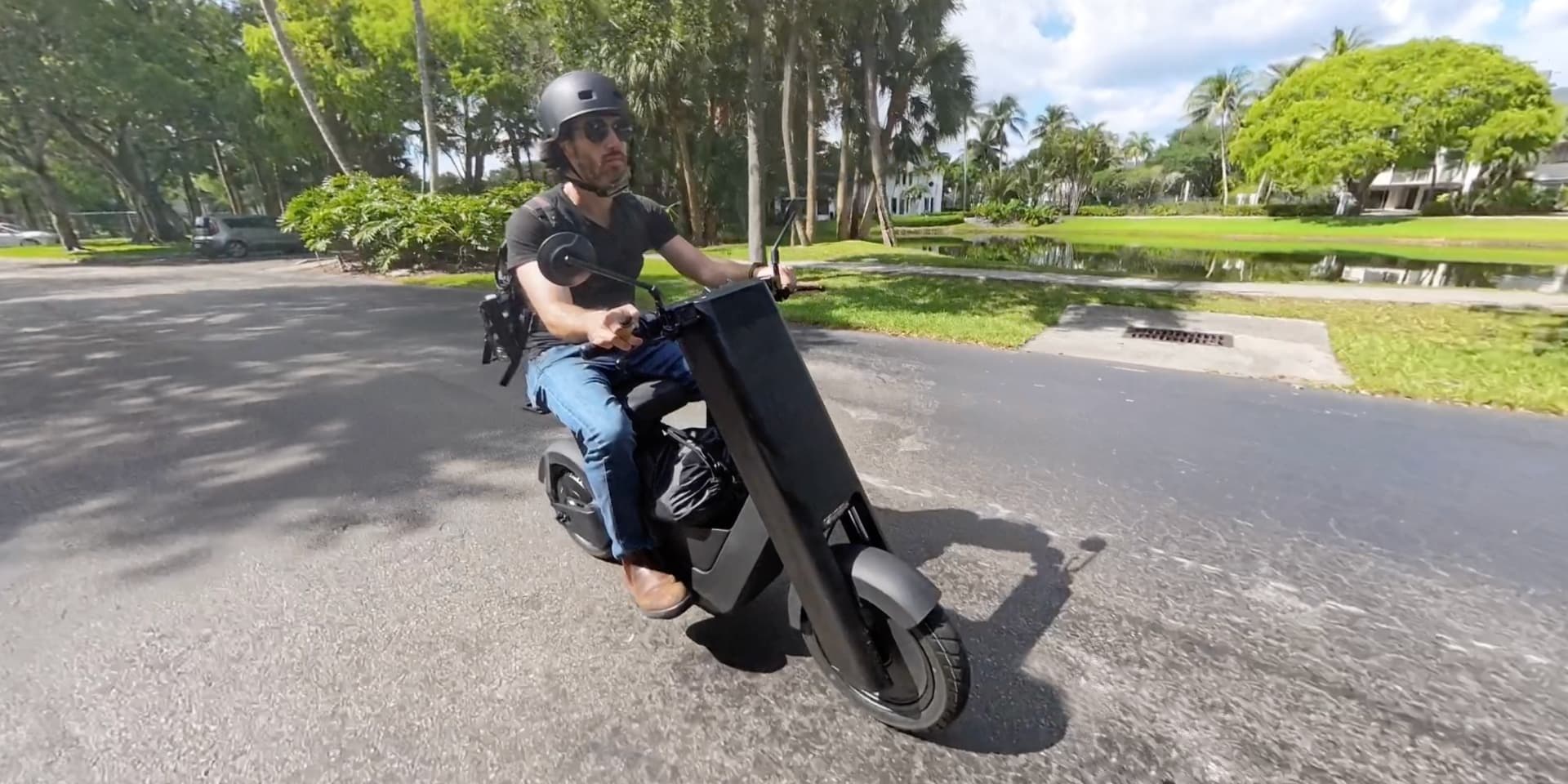 US Urban Mobility Crossroads: Why Small EVs, Not Faster E-Bikes, Are The Answer