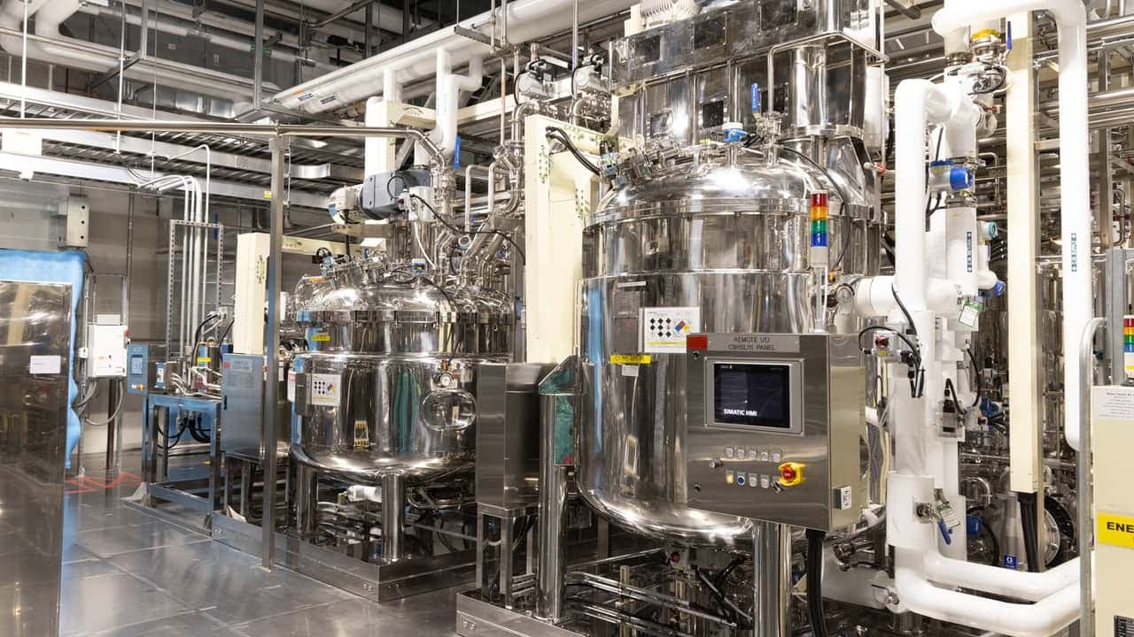 În inima fabricii de baterii de 2 miliarde de dolari care alimentează Tesla și Toyota