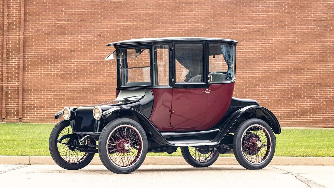 Vintage Detroit Electric EV Surpasses First Nissan Leaf in Range