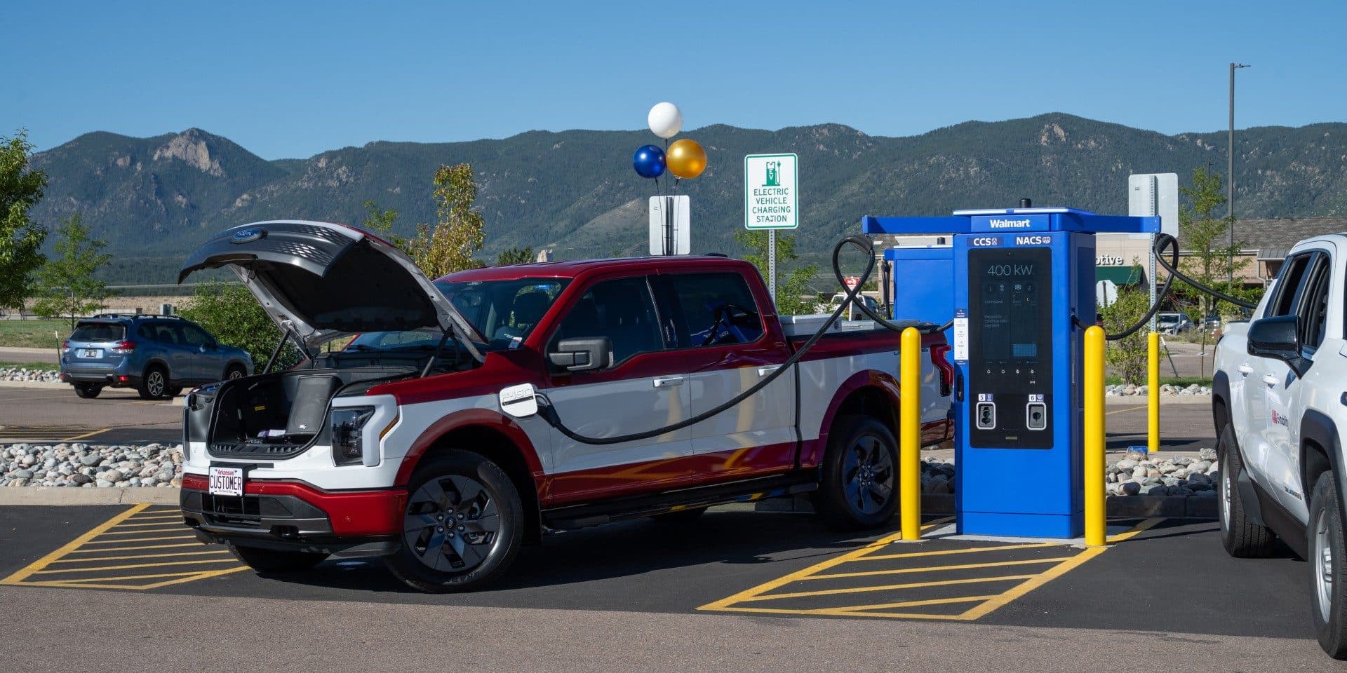 Rețeaua de încărcare EV de 400 kW a Walmart se extinde la 100 de magazine