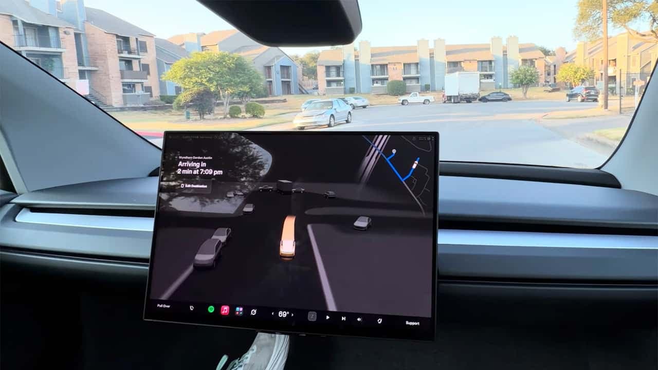 Cybercab de la Tesla a ieșit pe drumurile publice: o evoluție discretă în transportul autonom