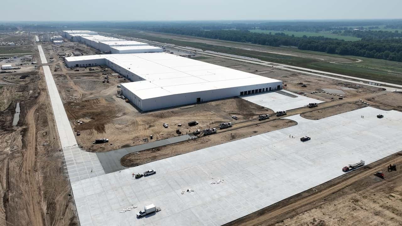 Tensiunile cresc: Secretarul Transporturilor contestă strategia Ford privind bateriile din China