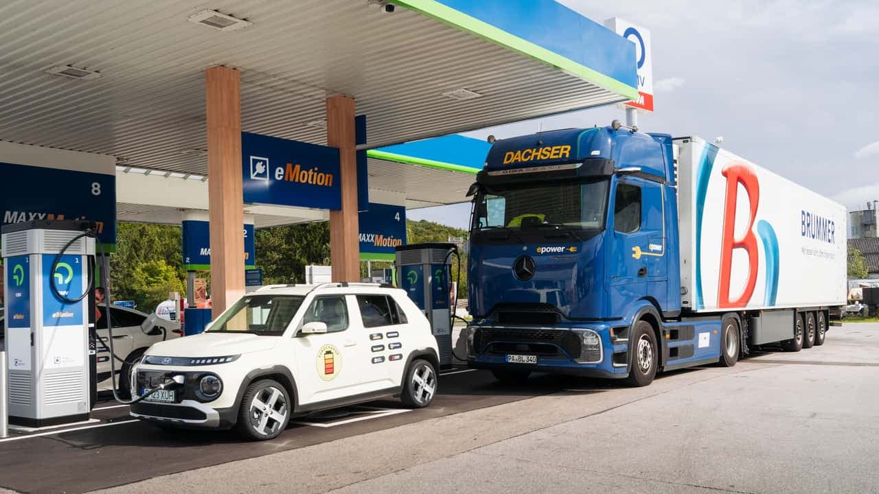Avantajul economic: De ce șoferii europeni trec la mașinile electrice