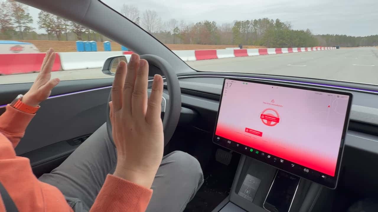 Congresul solicită o anchetă federală după creșterea incidentelor în care șoferii Tesla dorm la volan folosind FSD