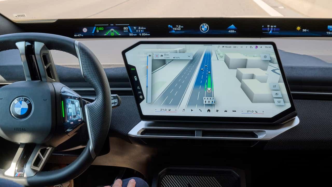 BMW modernizează navigația cu vizualizări 3D pentru asistența șoferului, inspirate de Tesla