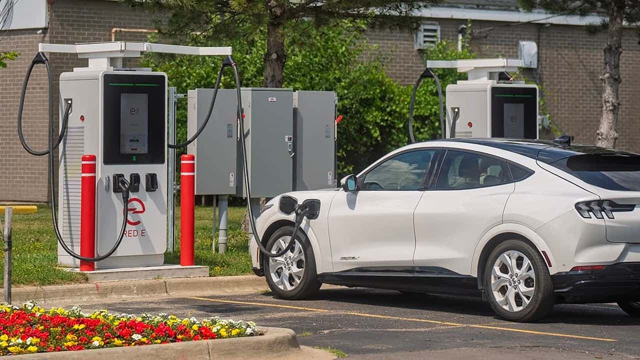 Red E Charge Streamlines EV Travel With New 'Red E Go' Plug-and-Charge Tech