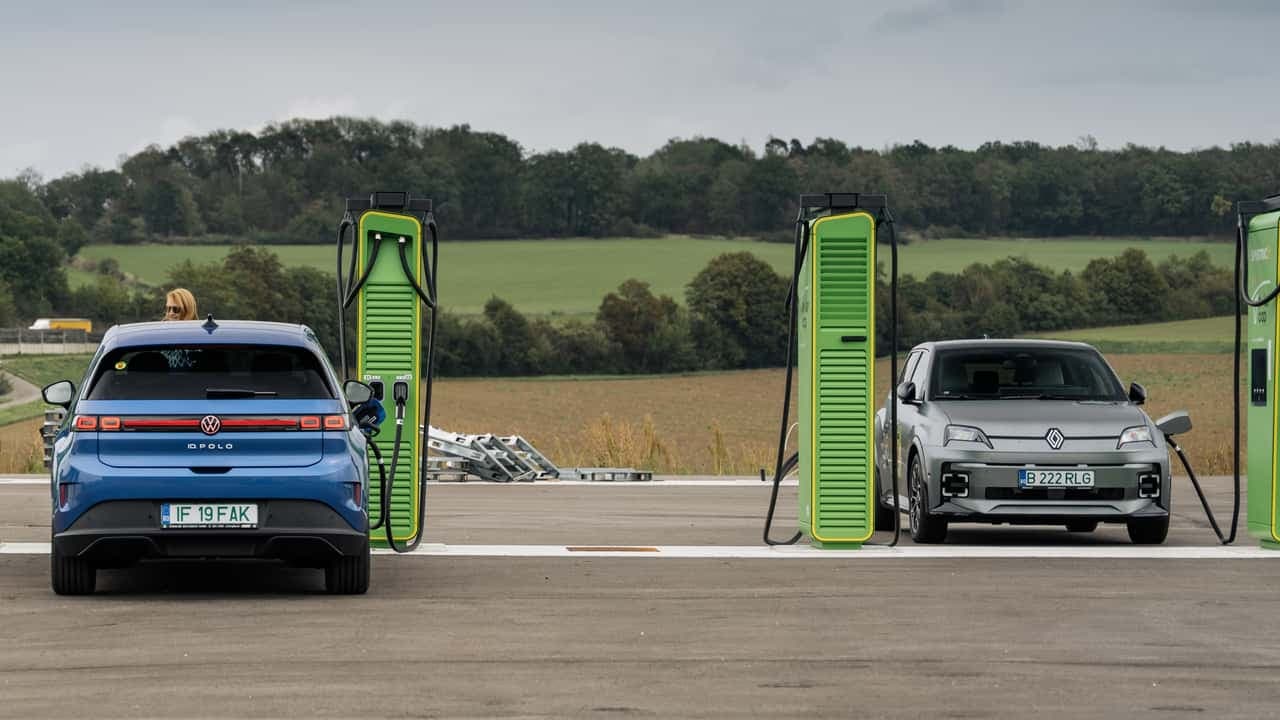 Duelul eficienței: VW ID. Polo vs. Renault 5 E-Tech