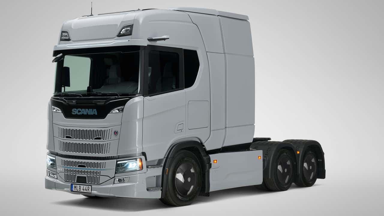 Scania Redefines Heavy-Haul Electric Logistics with 447-Mile Range Breakthrough
